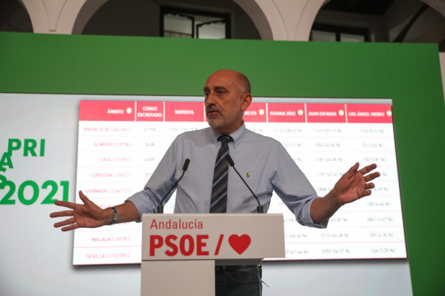 Archivo - Luis Ángel Hierro, en una foto de archivo tras las primarias para elegir candidato a la Junta por el PSOE-A (Foto de archivo).