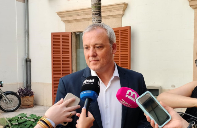 El portavoz de MÉS per Mallorca en el Consell, Jaume Alzamora, en declaraciones a los medios, a 3 de junio de 2024.