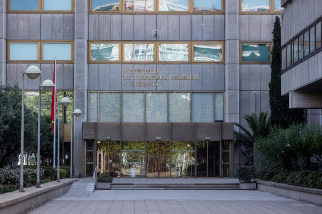 Archivo - Fachada de la sede del Ministerio de Industria, Comercio y Turismo, en Paseo de la Castellana,