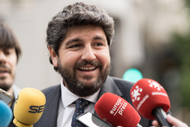 El presidente de la Región de Murcia, Fernando López Miras, atiende a los medios a su llegada a la reunión del Comité Ejecutivo Nacional, en la sede del PP, a 14 de mayo de 2024, en Madrid (España).