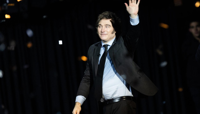 El presidente argentino, Javier Milei, durante la presentación de su libro ‘Capitalismo, socialismo y la trampa neoclásica’, en el Estadio Luna Park