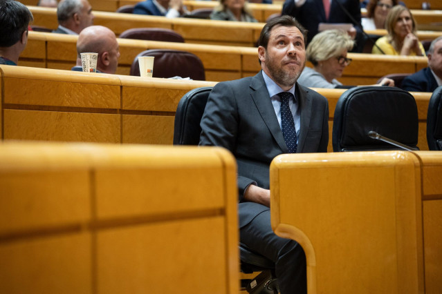 Archivo - El ministro de Transportes y Movilidad Sostenible, Óscar Puente, durante un pleno en el Senado, a 19 de marzo de 2024, en Madrid (España). La Mesa del Senado ha dado el visto bueno a tramitar la proposición de Ley orgánica de Amnistía y ha decid