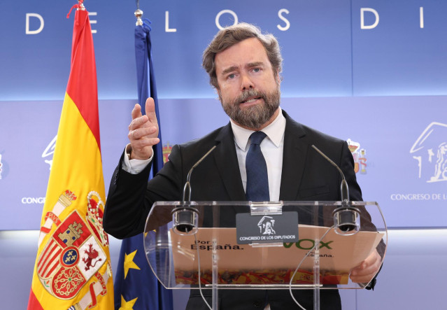 Archivo - El portavoz de Vox en el Congreso, Iván Espinosa de los Monteros,  durante una rueda de prensa posterior a la reunión de la Junta de Portavoces, en el Congreso de los Diputados, a 16 de mayo de 2023, en Madrid (España).