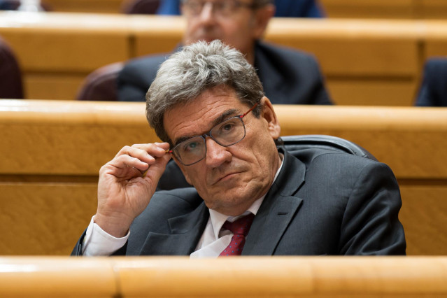 El ministro para la Transformación Digital y de la Función Pública, José Luis Escrivá, durante una sesión plenaria, en el Senado, a 14 de mayo de 2024, en Madrid (España).