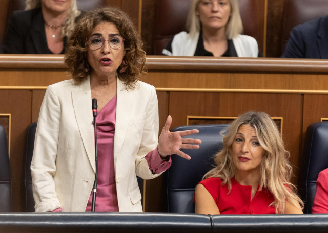 La vicepresidenta primera del Gobierno, ministra de Hacienda y vicesecretaria general del PSOE, María Jesús Montero, interviene durante una sesión de control, en el Congreso de los Diputados, a 12 de junio de 2024, en Madrid (España).
