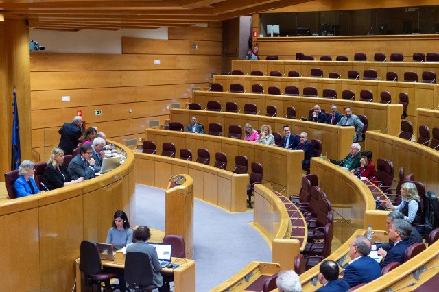 Archivo - La exdirectora general de Cartera Común de Servicios del Sistema Nacional de Salud y Farmacia, Patricia Lacruz Gimeno (i), comparece en la Comisión de Investigación sobre los contratos públicos realizados durante la pandemia del COVID-19 en el S