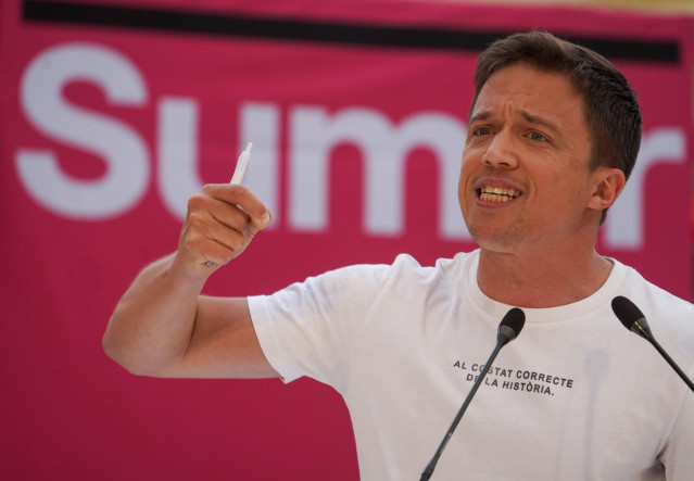 El líder de Más País y diputado de Sumar, Iñigo Errejón, durante un acto público de cierre de campaña de Sumar, en la Plaza de la Virgen, a 7 de junio de 2024, en Valencia, Comunidad Valenciana (España).