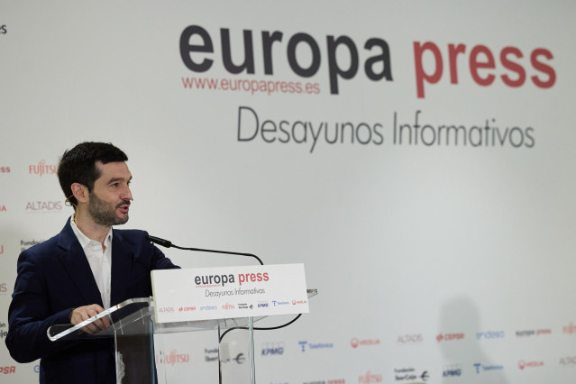 El ministro de Derechos Sociales y Agenda 2030, Pablo Bustinduy, interviene durante un desayuno informativo de Europa Press, en el Hyatt Regency Hesperia Madrid, a 13 de junio de 2024, en Madrid (España).