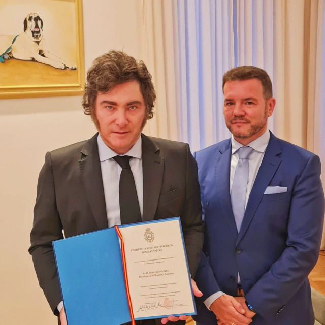 El Instituto  de Estudios Históricos de Bances y Valdés, con sede en el Principado de Asturias, nombra al presidente argentino, Javier Milei, Académico de Número por su 