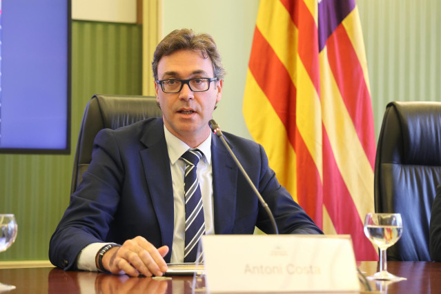Archivo - El vicepresidente del Govern y conseller de Economía, Hacienda e Innovación, Antoni Costa.