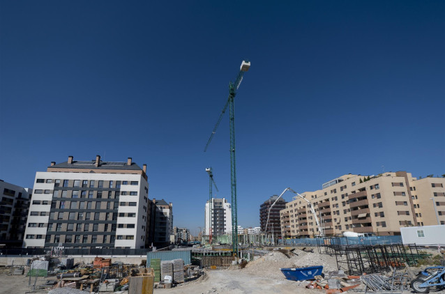 Archivo - Los precios del alquiler han aumentado un 28% y la oferta ha caído un 41% desde 2019, según Idealista.