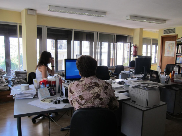 Archivo - Trabajador En Oficina