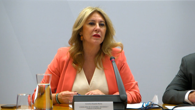 La consejera de Economía, Hacienda y Fondos Europeos, Carolina España, en rueda de prensa.