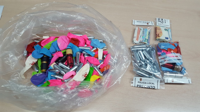 Archivo - Imagen de archivo de gas de la risa incautado en Ibiza en 2018