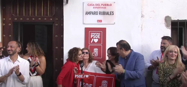Acto de denominación de la Casa del Pueblo del PSOE de Espartinas con el nombre de Amparo Rubiales, con la asistencia, entre otros, de la vicesecretaria general del PSOE, María Jesús Montero, y el secretario general del PSOE de Sevilla, Javier Fernández.