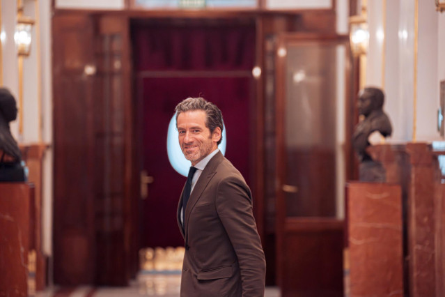 El portavoz y vicesecretario de Cultura del PP, Borja Sémper, a su llegada a una sesión plenaria, en el Congreso de los Diputados.