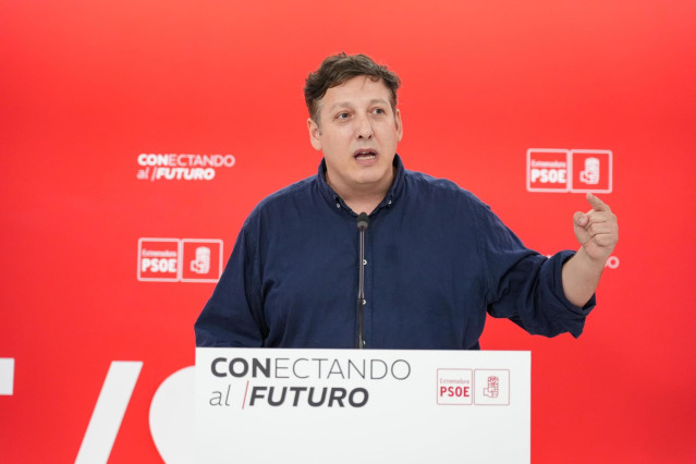 El secretario de Política Educativa y Formación Profesional del PSOE de Extremadura, Francisco Javier Amaya.