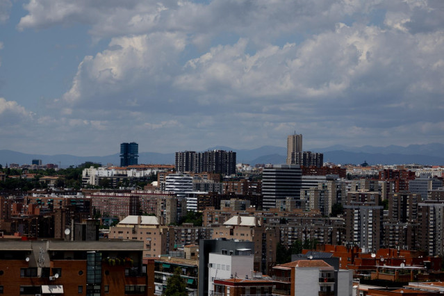 Vista de la ciudad desde el parque de las Siete Tetas, a 12 de junio de 2024, en Madrid (España).