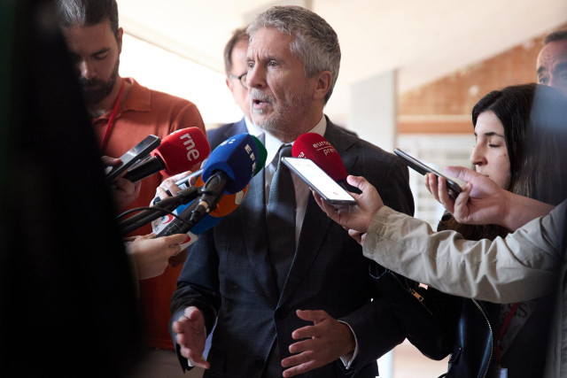 El ministro del Interior, Fernando Grande-Marlaska, atiende a medios en una imagen de archivo.