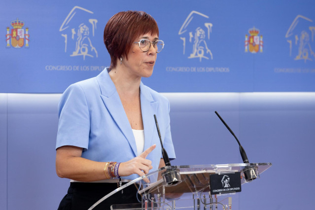 La portavoz de Compromís en el Congreso, Águeda Micó, durante una rueda de prensa anterior a la Junta de Portavoces, en el Congreso de los Diputados, a 11 de junio de 2024, en Madrid (España).