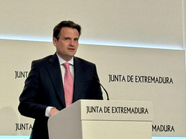 El consejero de Presidencia, Interior y Diálogo Social de la Junta de Extremadura, Abel Bautista, en rueda de prensa en Mérida