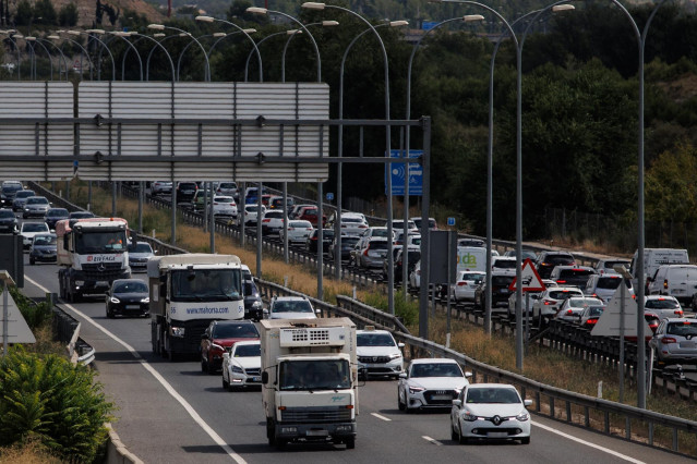 Archivo - Atasco en la autovía A-3, a 1 de septiembre de 2023, en Madrid (España).