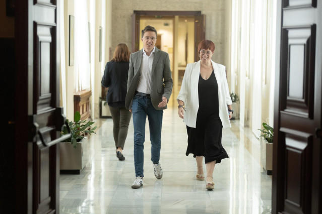 El diputado de Sumar Iñigo Errejón y la portavoz de Compromís, Águeda Micó, a su llegada a una reunión de la Junta de Portavoces en el Congreso de los Diputados, a 18 de junio de 2024, en Madrid (España).