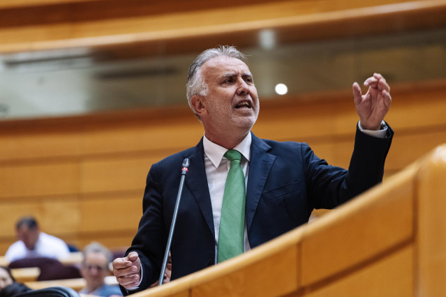 El Ministro de Política Territorial y Memoria Democrática, Ángel Víctor Torres, durante una sesión de control al Gobierno, en el Senado, a 18 de junio de 2024, en Madrid (España). El Gobierno se enfrenta a una sesión de control después de que la Junta de