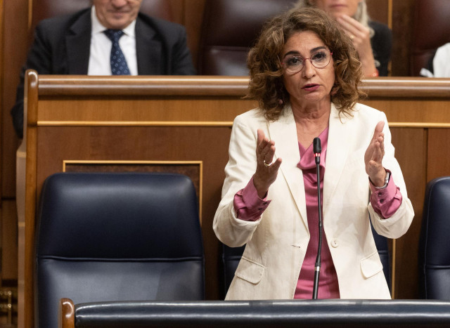 La vicepresidenta primera del Gobierno, ministra de Hacienda y vicesecretaria general del PSOE, María Jesús Montero, interviene  durante una sesión de control, en el Congreso de los Diputados, a 12 de junio de 2024, en Madrid (España).