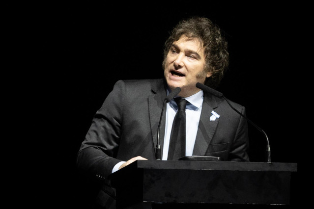El presidente argentino, Javier Milei, durante la presentación de su libro ‘Capitalismo, socialismo y la trampa neoclásica’, en el Estadio Luna Park