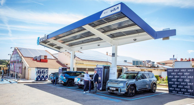 Kia y Zunder firman un acuerdo para ofrecer a los clientes un precio especial al recargar el coche.
