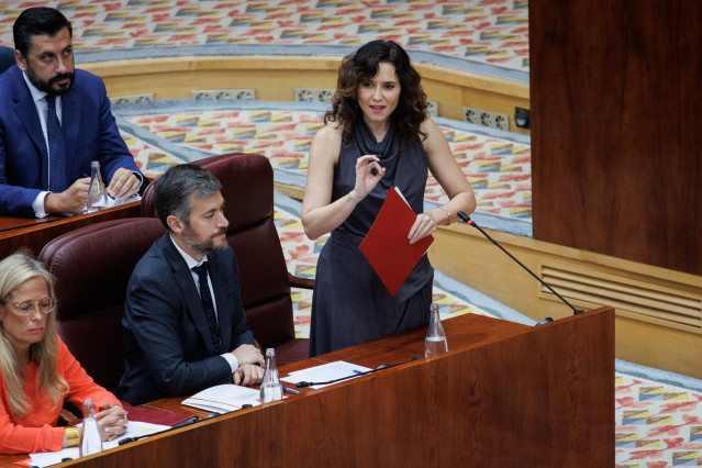 La presidenta de la Comunidad de Madrid y del PP de Madrid, Isabel Díaz Ayuso, interviene durante un pleno en la Asamblea de Madrid, a 6 de junio de 2024, en Madrid (España).