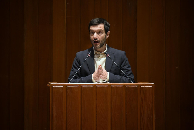 El ministro de Derechos Sociales y Agenda 2030, Pablo Bustinduy, interviene durante el acto ‘Hacia una Prestación Universal por Crianza' en el Ministerio de Derechos Sociales, Consumo y Agenda 2030, a 18 de junio de 2024, en Madrid (España).