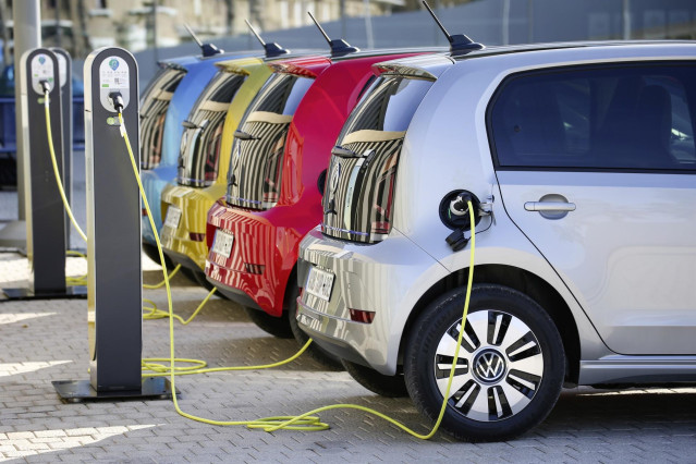 Archivo - Las matriculaciones de coches en Europa suben un 4,6% hasta mayo y los eléctricos reducen su cuota.