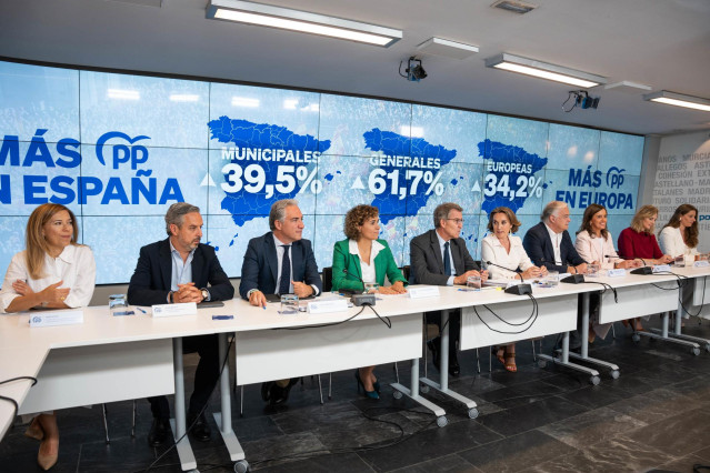 (I-D) La vicesecretaria de Igualdad, Conciliación y Política Social del PP, Ana Alós; el vicesecretario de Economía del Partido Popular, Juan Bravo; el vicesecretario de Coordinación Autonómica y Local del PP, Elías Bendodo; la candidata del PP a las elec