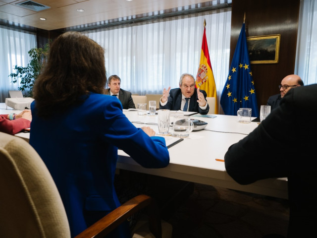 El ministro de Industria y Turismo se reúne con la patronal del sector químico español, FEIQUE.
