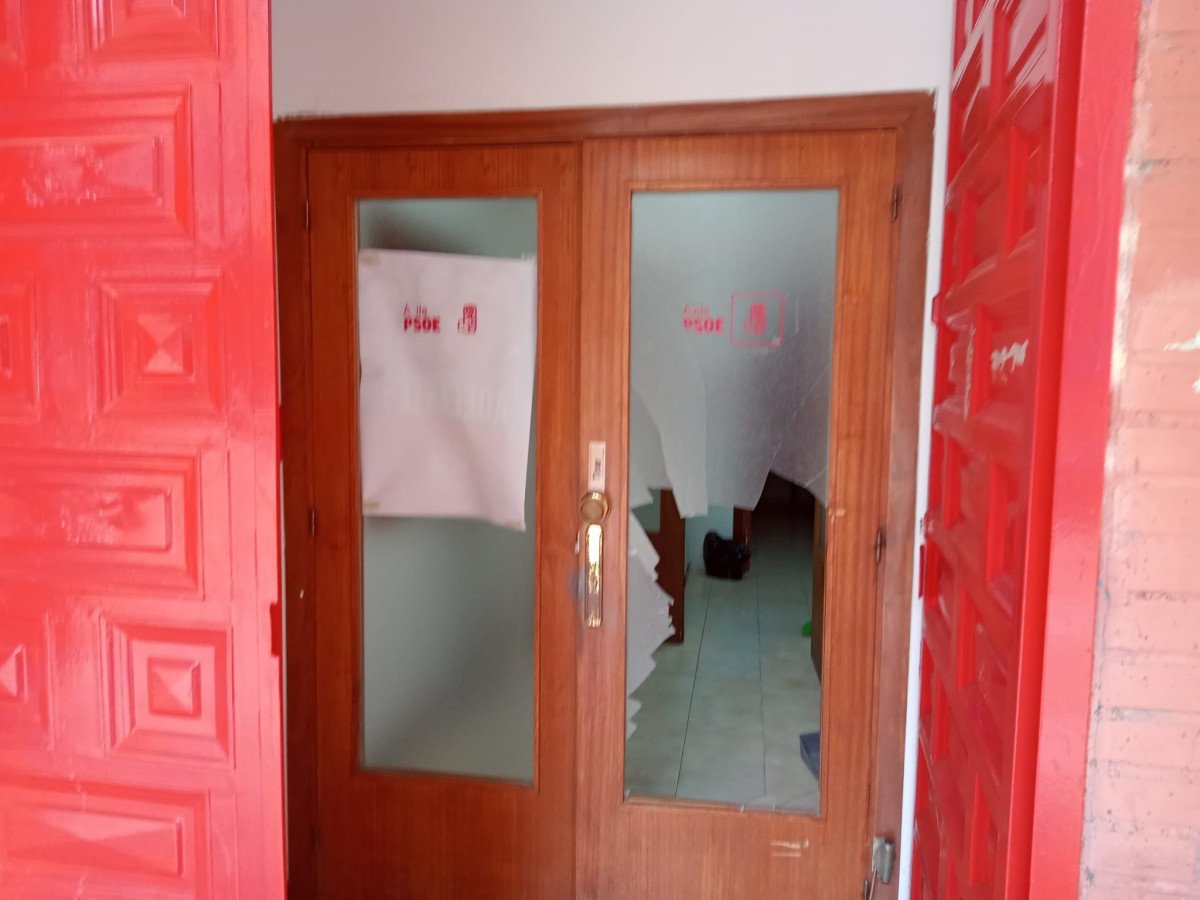 EuropaPress 6043626 estado quedado puerta sede psoe avila