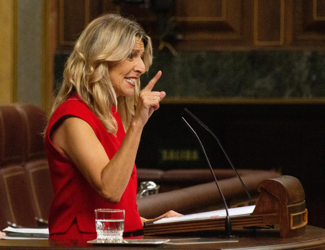 La vicepresidenta segunda, Yolanda Díaz, interviene durante las interpelaciones en una sesión plenaria en el Congreso de los Diputados, a 12 de junio de 2024, en Madrid (España).