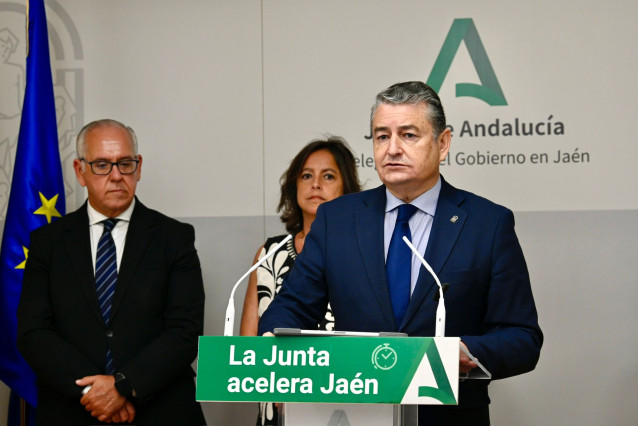 El consejero de la Presidencia, Antonio Sanz, en la rueda de prensa posterior a la reunión de coordinación con los delegados territoriales en Jaén.