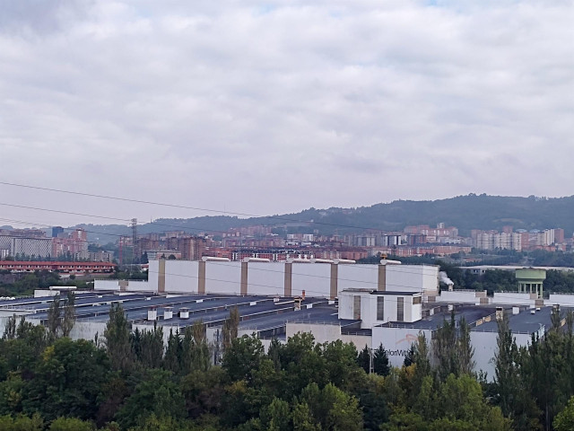 Archivo - Planta siderúrgica en Etxebarri (Bizkaia)