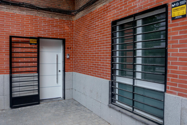 Archivo - Fachada de un piso turístico, a 20 de mayo de 2024, en Madrid (España).