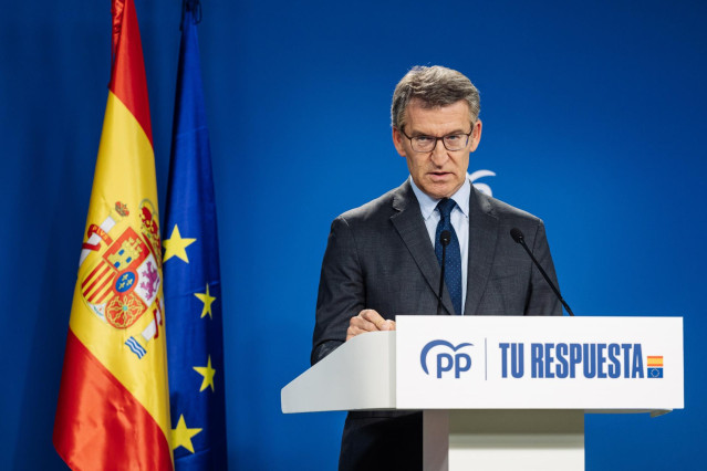 El presidente del Partido Popular, Alberto Núñez Feijóo, durante una rueda de prensa en la sede del PP, a 25 de junio de 2024, en Madrid (España). El PP y PSOE han alcanzado un acuerdo, en presencia de la vicepresidenta de la Comisión Europea Vera Jourová