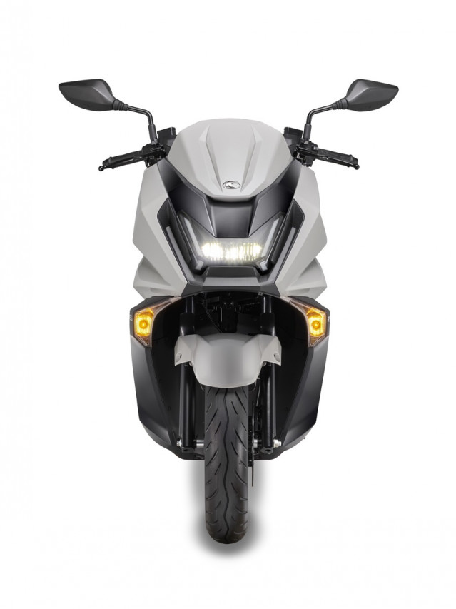 Kymco España lanza el Sky Town 125 ABS, un scooter urbano disponible desde 2.999 euros.