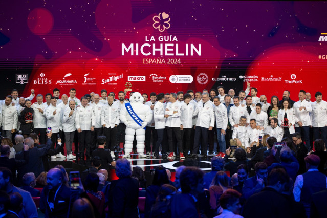 Archivo - Todos los cocineros chefs de restaurantes premiados con estrella en la Guía Michelin 2024 en la Gala Michelin celebrada en el CCIB de Fira de Barcelona