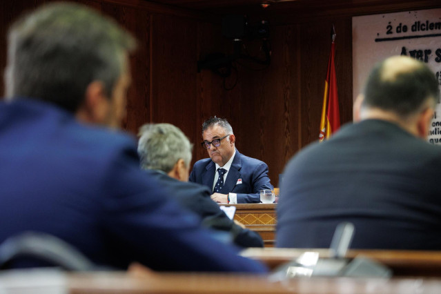 El exdirector del Servicio Canario de Salud, Conrado José Domínguez Trujillo (c), comparece durante la Comisión de Investigación sobre el ‘caso Koldo’, en el Senado, a 26 de junio de 2024, en Madrid (España). La Comisión de Investigación analiza los contr
