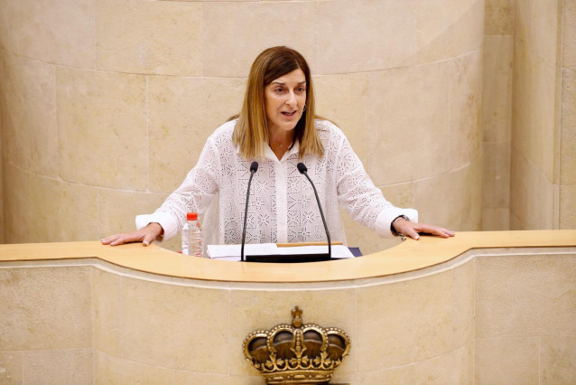 La presidenta de Cantabria, María José Sáenz de Buruaga, en el Debate del Estado de la Región