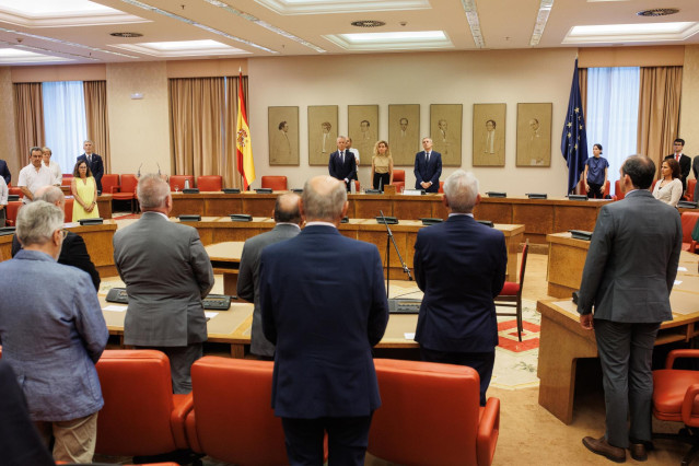 Archivo - (I-D) El presidente del Senado, Ander Gil; la presidenta del Congreso, Meritxell Batet y el presidente de la Fundación Víctimas del Terrorismo, Tomás Caballero Martínez, durante un acto de recuerdo y homenaje a las víctimas del terrorismo,, en e