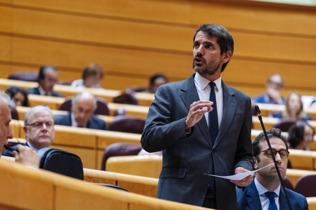 El ministro de Cultura, Ernest Urtasun, durante una sesión de control al Gobierno, en el Senado, a 18 de junio de 2024, en Madrid (España).