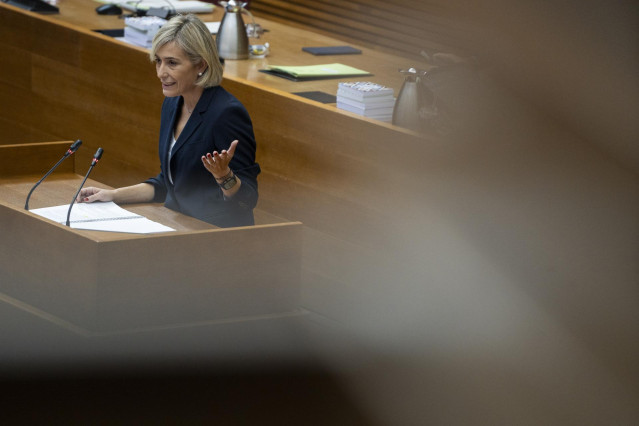 Archivo - La consellera de Justicia, Elisa Núñez, en Les Corts