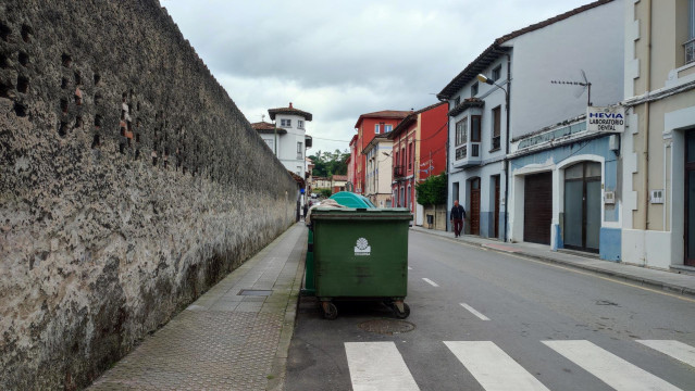 Archivo - Contenedor de basura